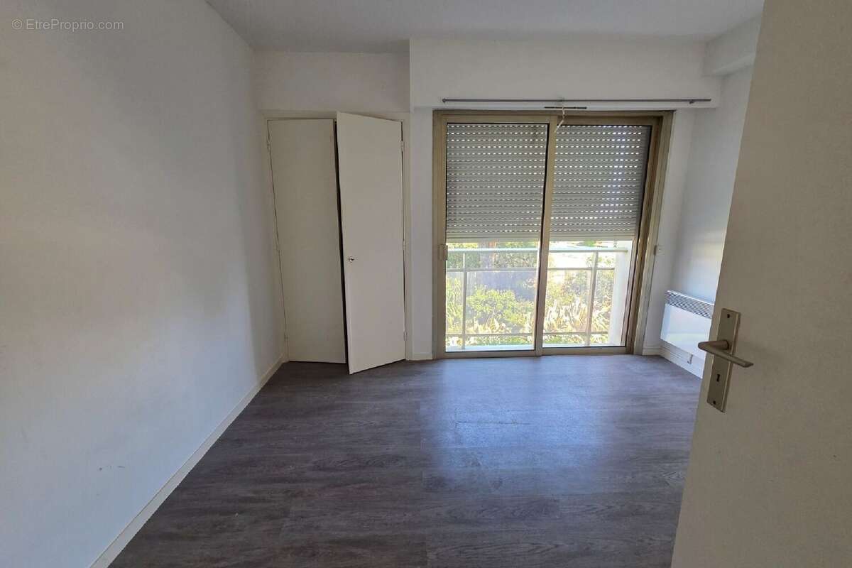 Appartement à SAINT-LAURENT-DU-VAR