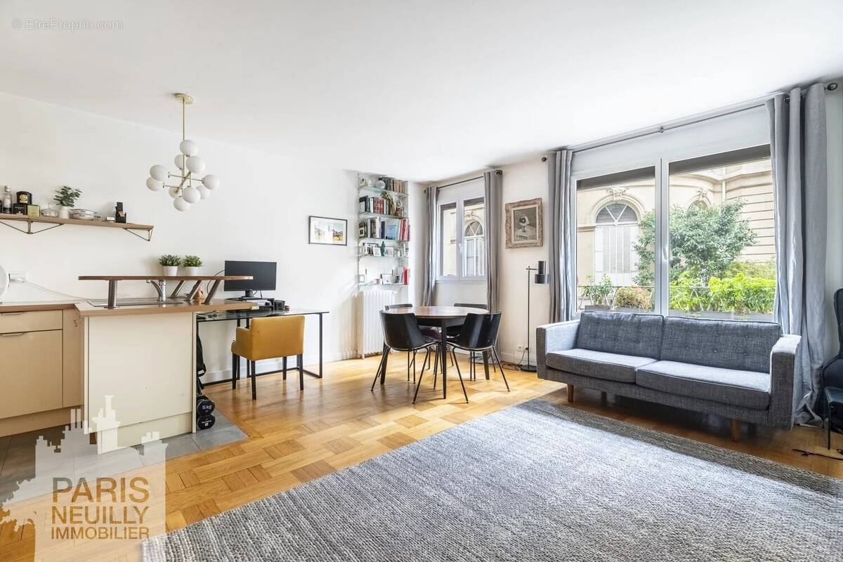 Appartement à PARIS-16E