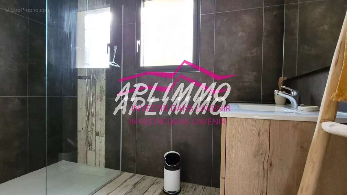 Maison à SAINT-MONTAN