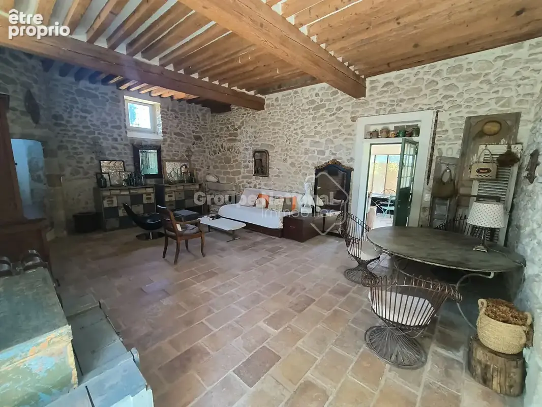 Château avec tour + annexe independante en chaumière - 237 m² - terrain 3140 m² -carpentras - photo 4