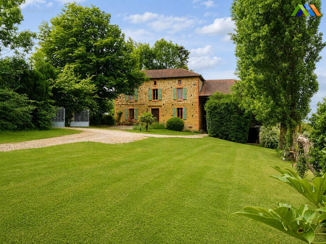 Maison à AURIGNAC