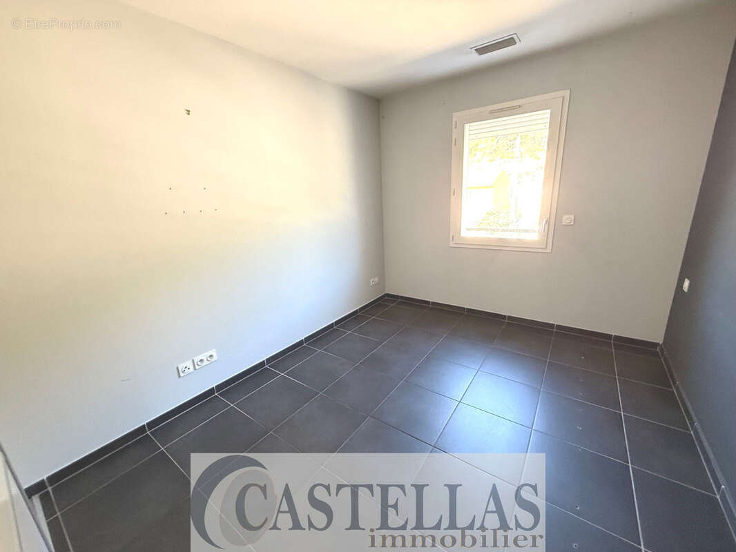 Appartement à ROQUEFORT-LA-BEDOULE