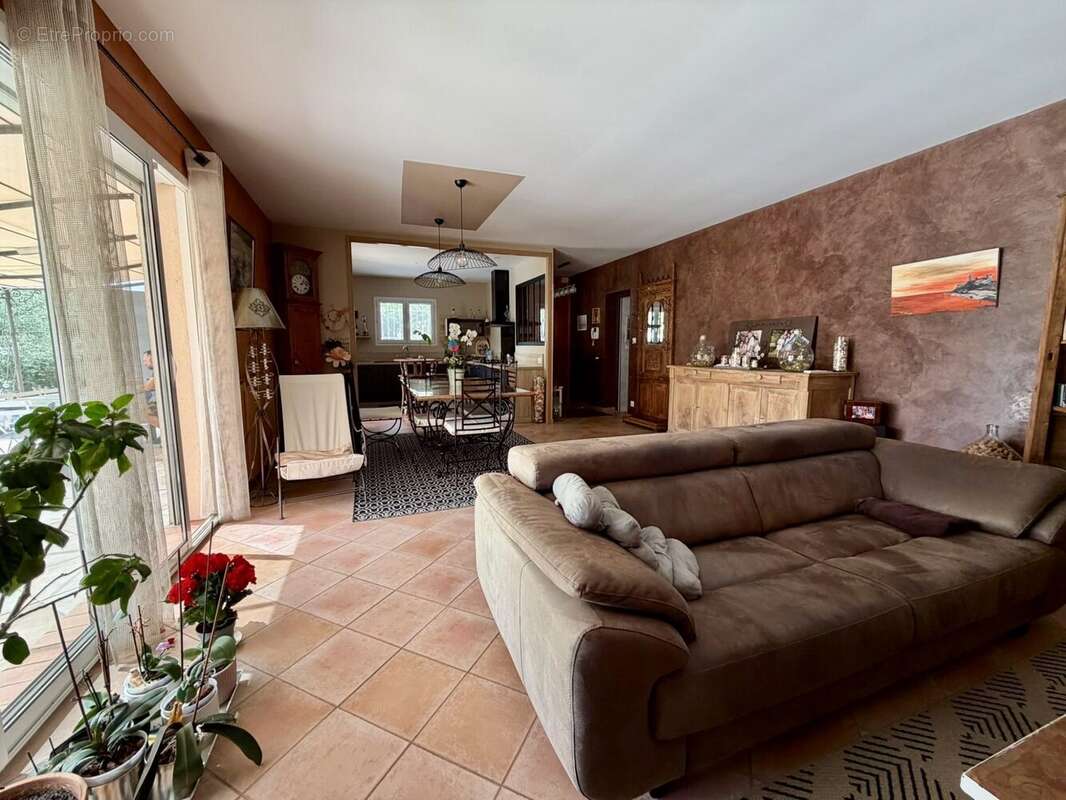 Maison à VILLEMOUSTAUSSOU