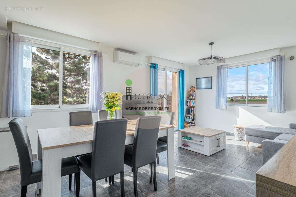 Appartement à NEYRON