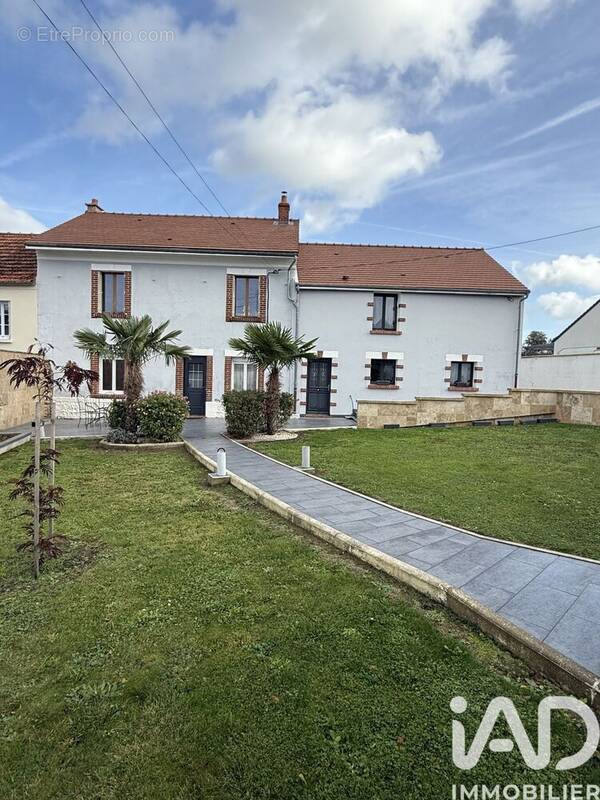 Photo 1 - Maison à CRECY-LA-CHAPELLE