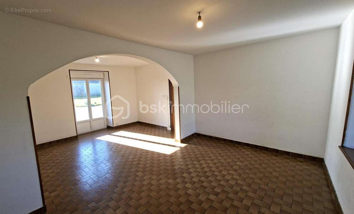 Maison à MESNIL-CLINCHAMPS