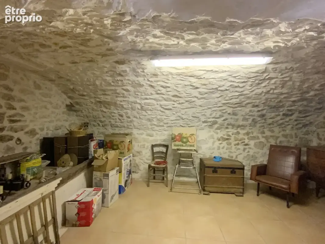 Maison à rénover avec cour, jardin et garage au coeur d'un des plus beaux villages de France. - photo 16