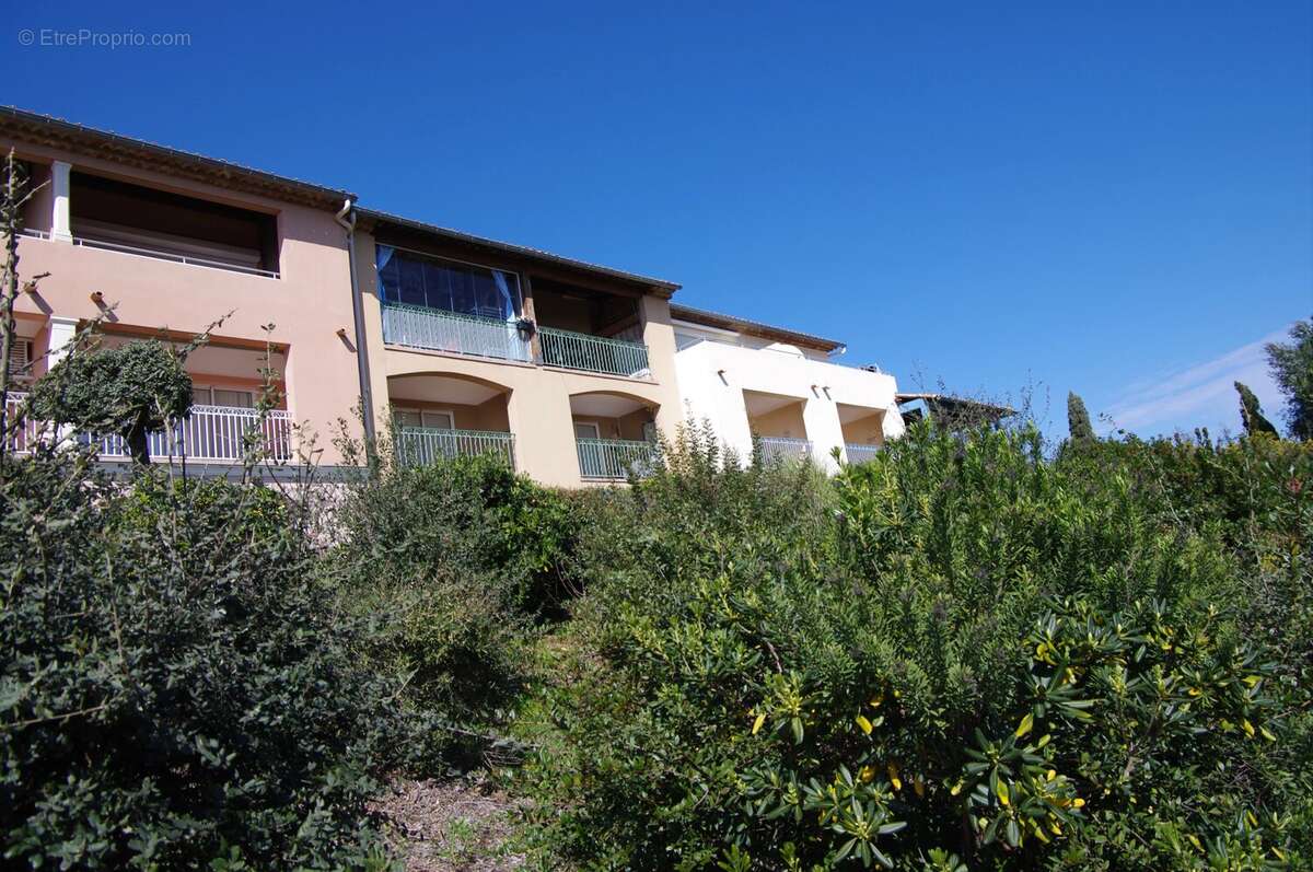 Les issambres – appartement t2 – vue panoramique mer – piscine – boulodrome – parking - photo 3