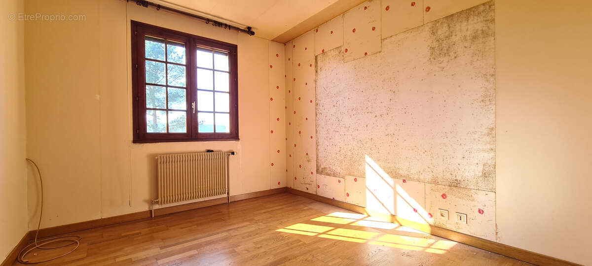 Maison à MOGNEVILLE