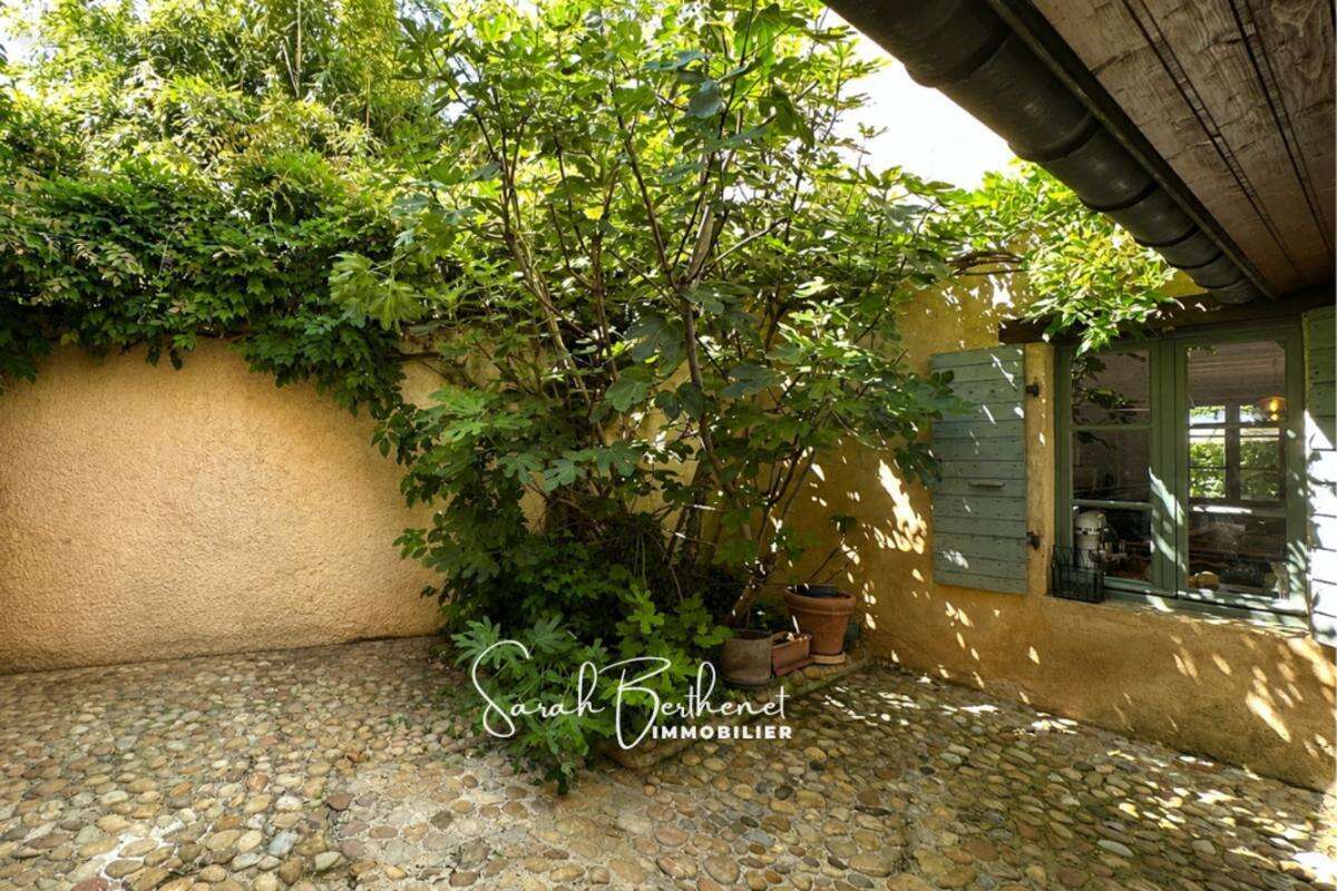 Maison à CHARLY
