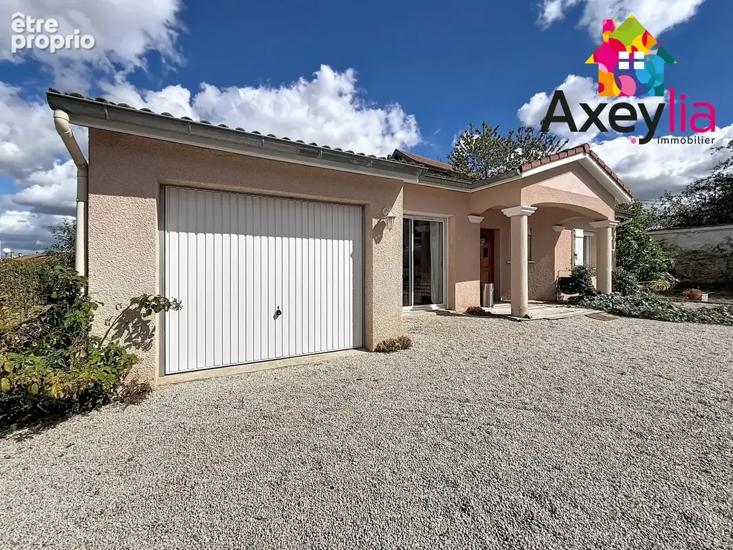 Photo Maison à Chazelles-Sur-Lyon au prix de 344 900€