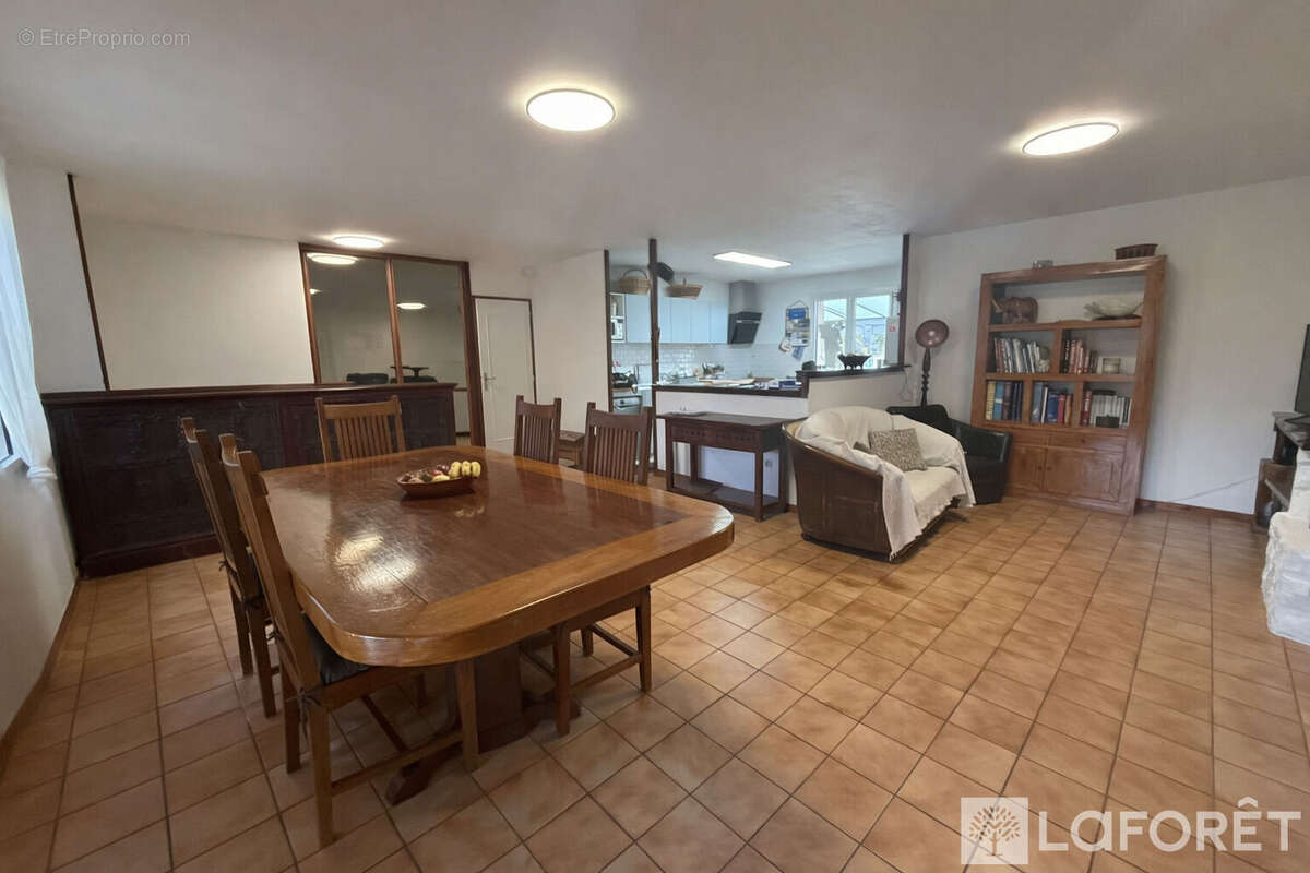 Maison à SAINT-JEAN-D'ILLAC