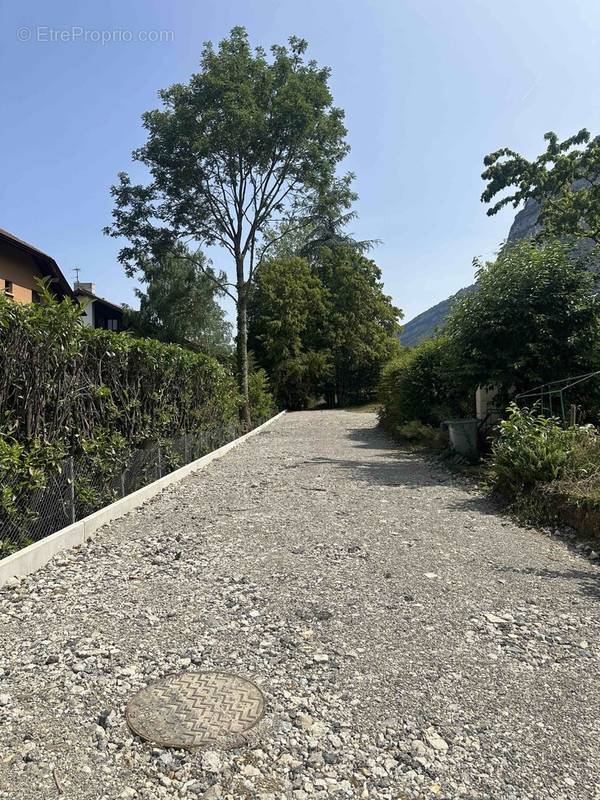 Terrain à COLLONGES-SOUS-SALEVE