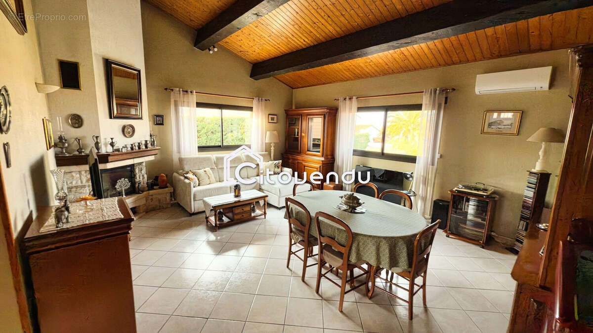 Maison à VILLELONGUE-DELS-MONTS