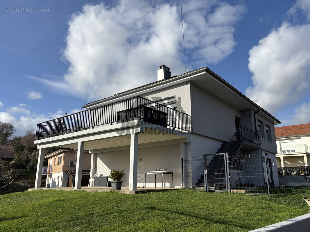 Maison à LAY-SAINT-CHRISTOPHE