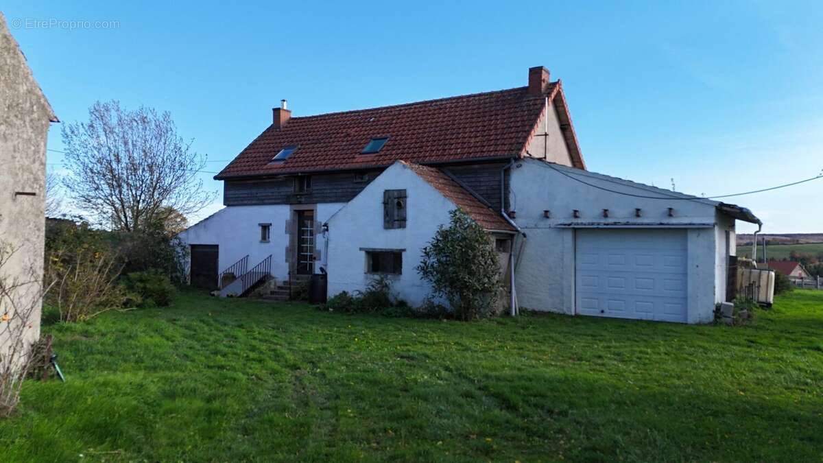 Maison à BELLENAVES