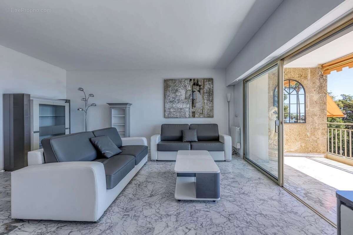 Golfe Juan - Appartement 3 pièces avec vue mer panoramique, garage et cave - photo 7