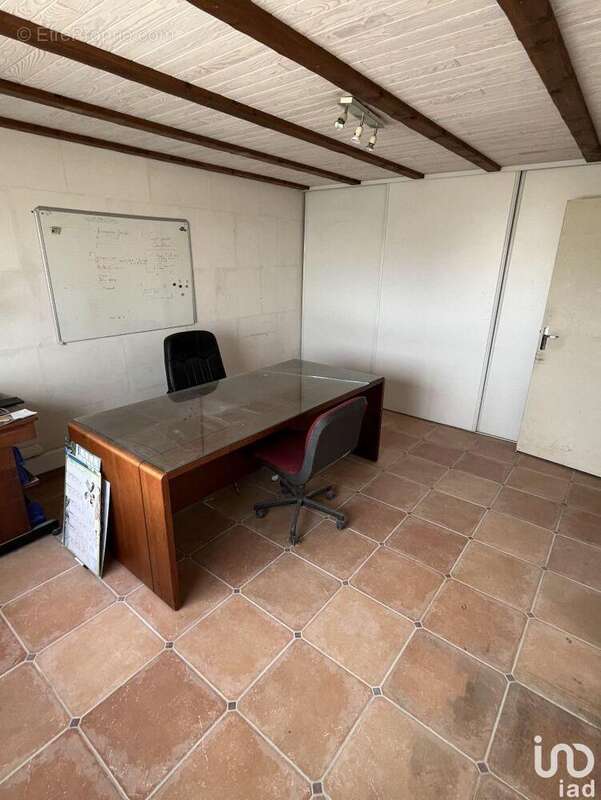 Photo 3 - Commerce à LA VARENNE