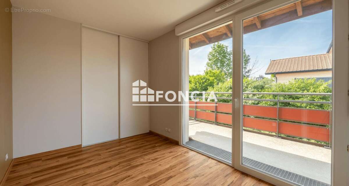 Appartement à CRUSEILLES
