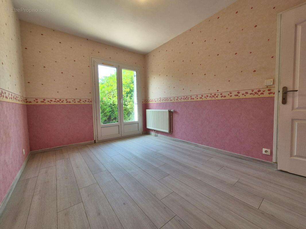 À VENDRE – Maison familiale de 107 m² avec grand jardin clos et grand garage aux portes du Château de Chambord – Maslives (41250 - photo 10
