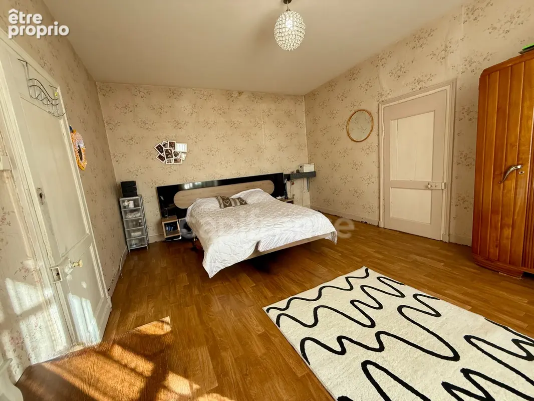  CHAMPDENIERS – Maison de 123 m² au cœur du bourg, 3 chambres, jardin et garage - photo 10
