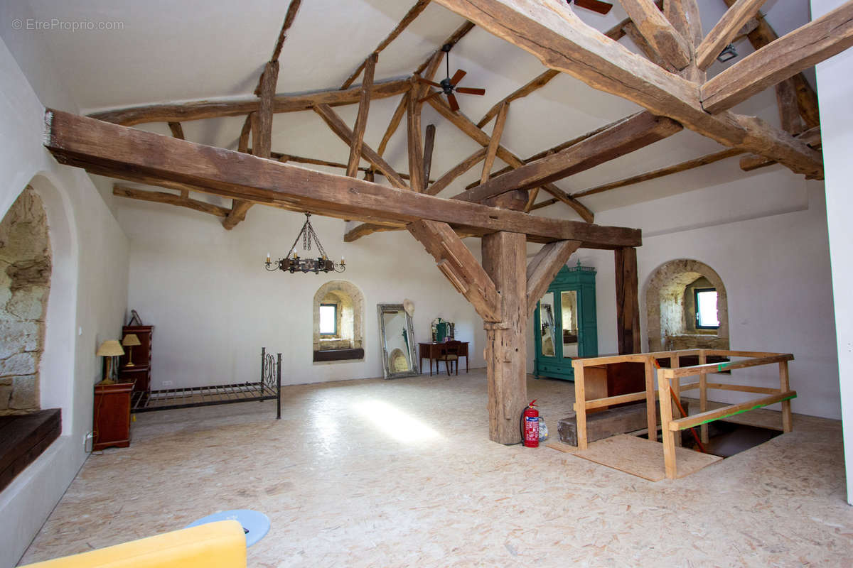 Maison de caractère avec gîte dépendances et vues sur 4 Ha - photo 8