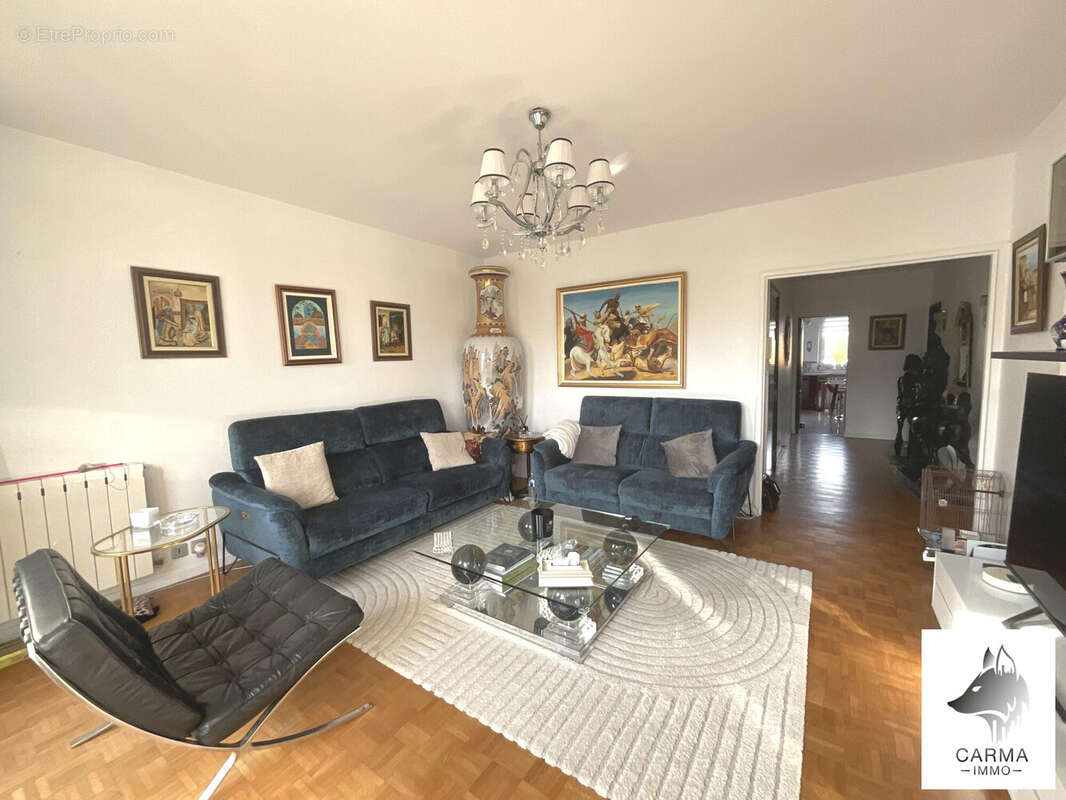 Appartement à COURBEVOIE