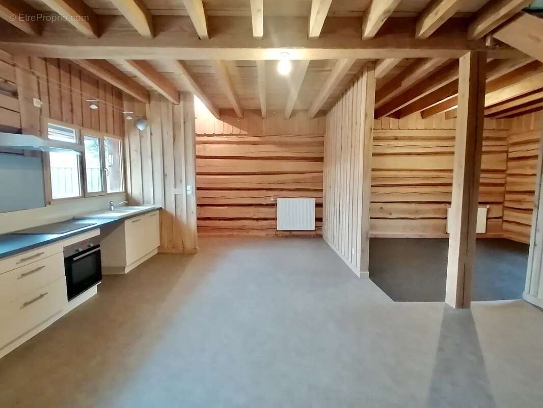 Appartement à COURTERANGES