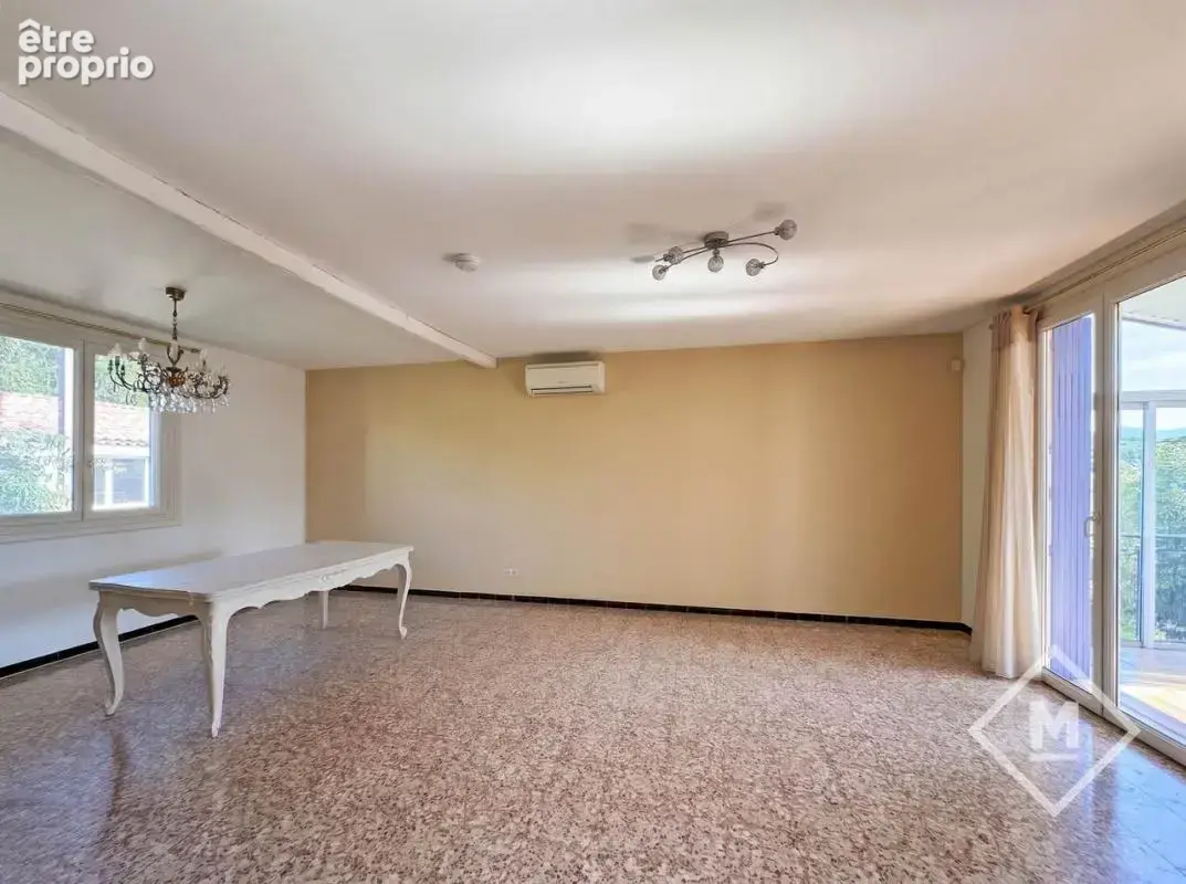Maison de charme de 180m2 idéalement située à Plan de Cuques - photo 13