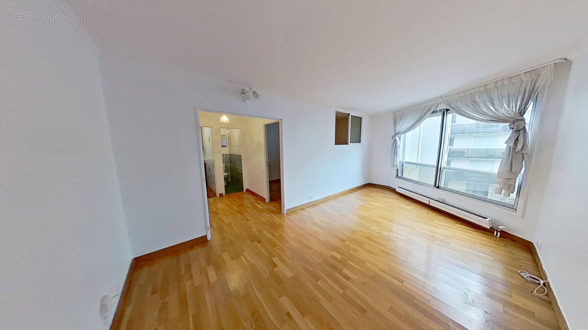 Appartement à PARIS-11E