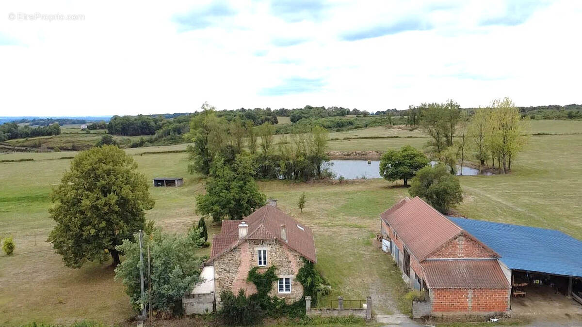 Maison à GENIS