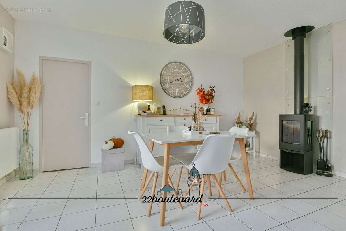 Maison à SAINT-GENEST-SUR-ROSELLE