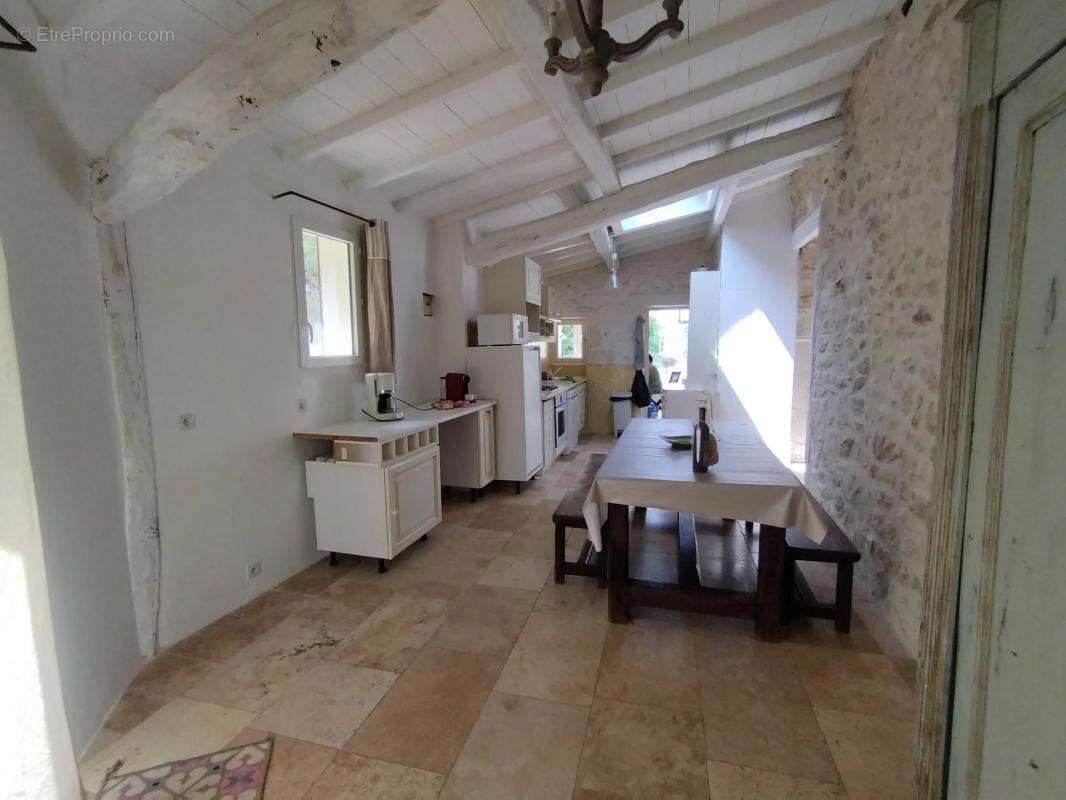 Maison à CASTELNAU-MONTRATIER