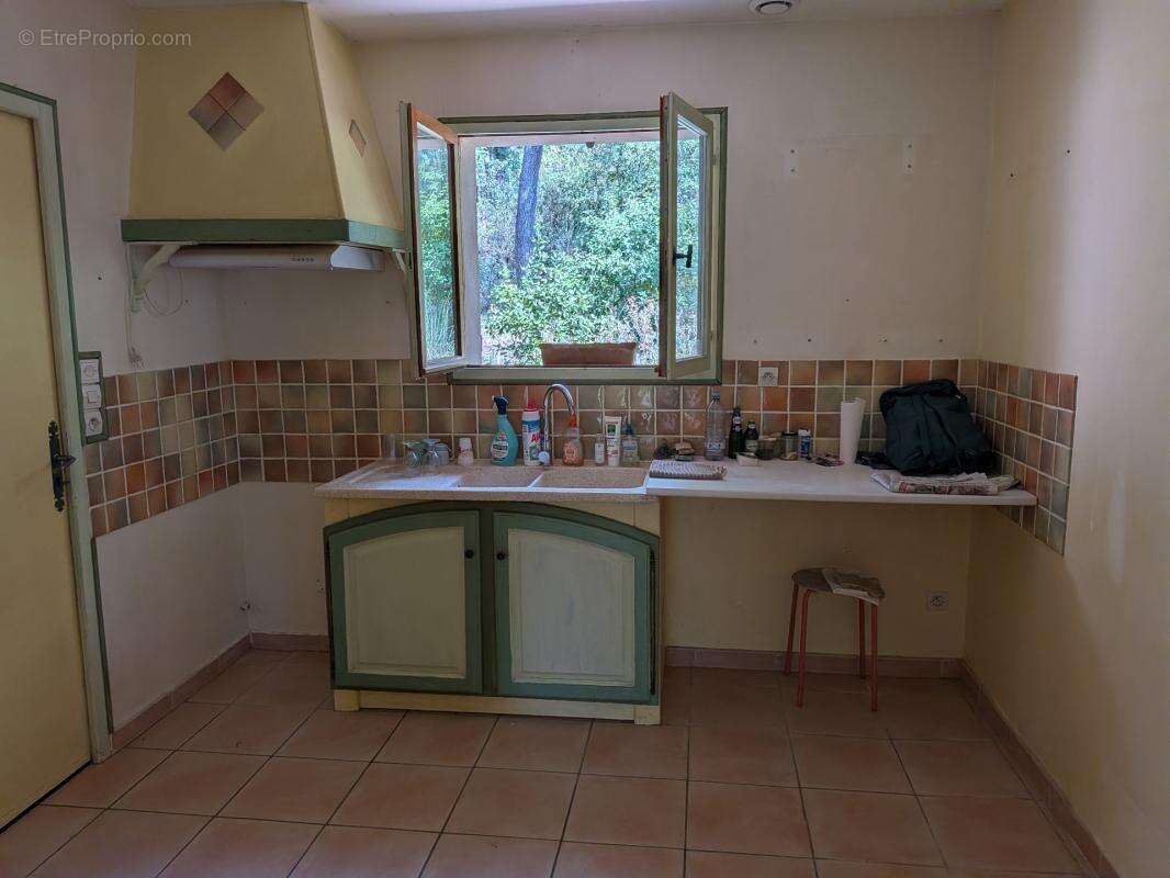 Maison de 90m2 sur jardin de 2020m2 à BESSE SUR ISSOLE (83) - photo 6