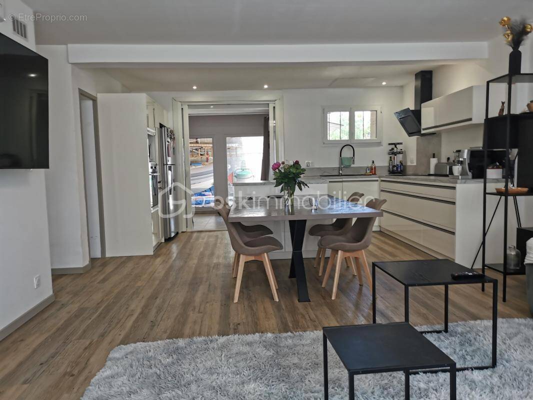 Maison à SAINT-ESTEVE