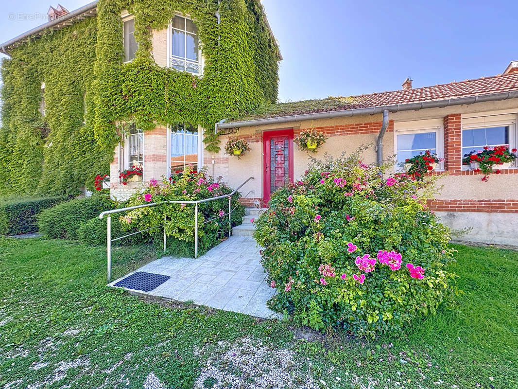 Maison à COURCY