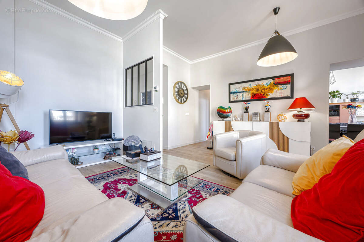 Aix-les-Bains   Appartement T3 de 103 m2 avec balcons, cave et parking couvert - photo 3