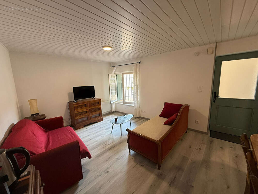 Maison de village de 55 m² à Villegailhenc avec trois chambres en bon état dans un secteur calme - photo 2