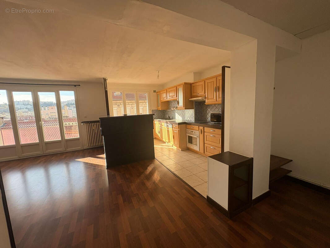 Appartement à SAINT-ETIENNE