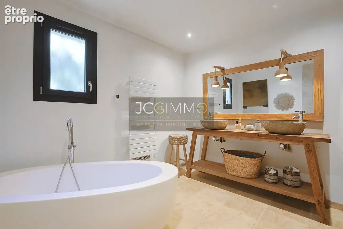 Carqueirane - villa t6 183 m2 vue mer dominante et panoramique avec studio - photo 19