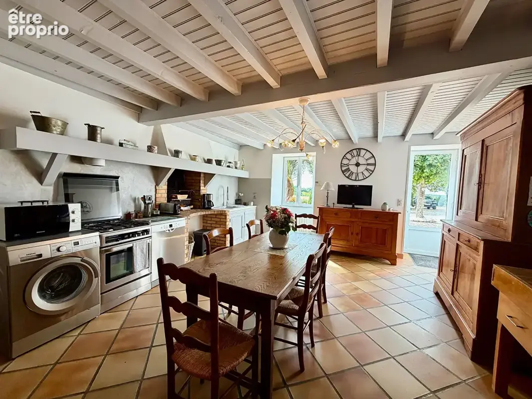 Magnifique Maison de Caractère avec Vastes Jardins et Vues Exceptionnelles près de Nanteuil-en-Vallée - photo 10