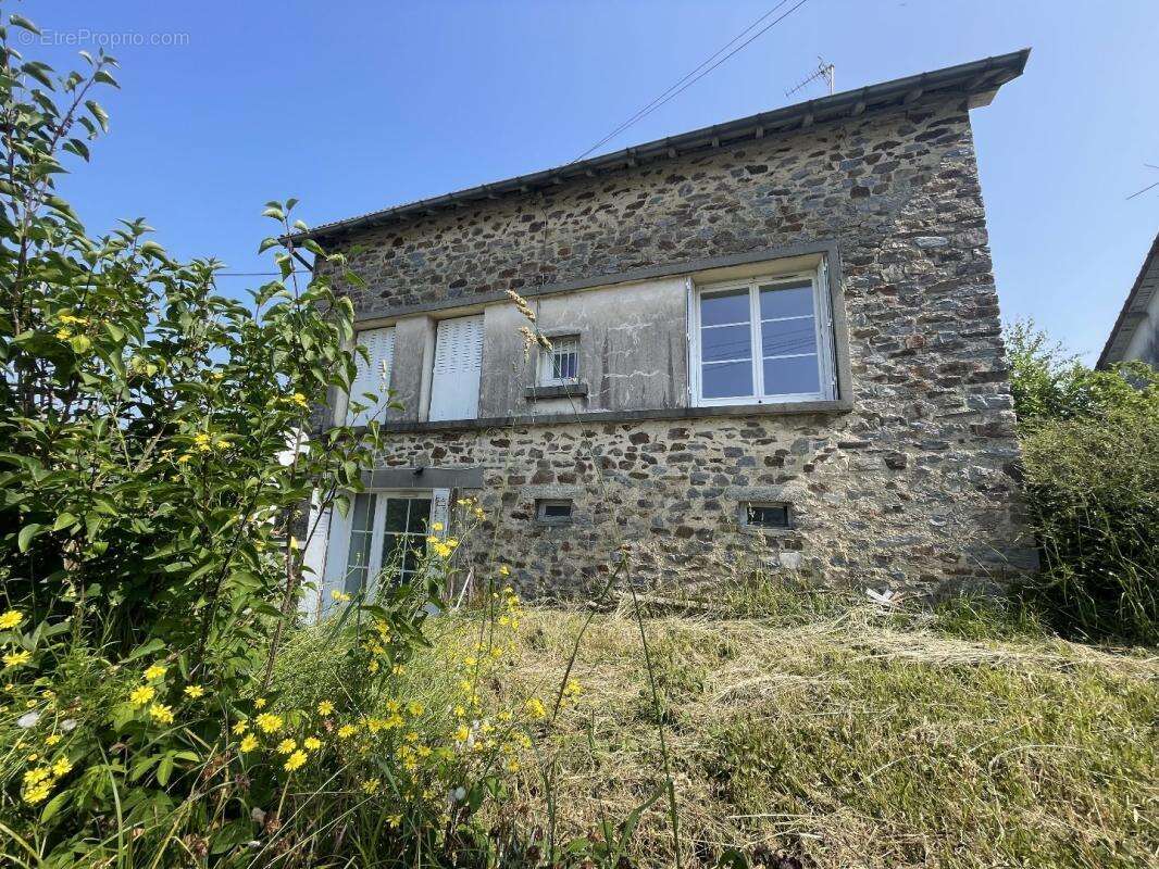 Maison à SAINT-YRIEIX-LA-PERCHE