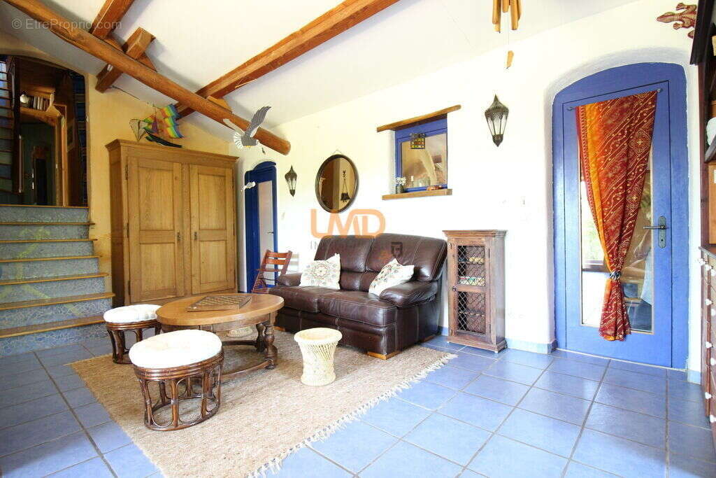 Maison familiale de 136m² avec jardin arboré de 5470 m² - photo 4