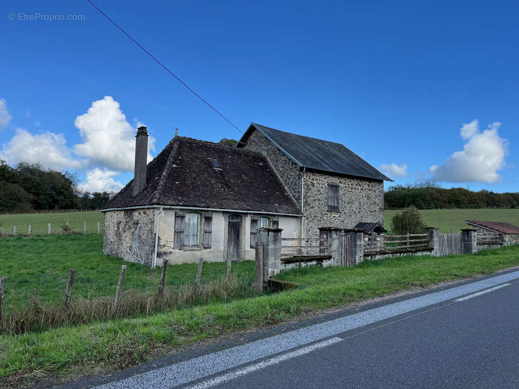 Mi-chemin Brive et Limoges - Belle fermette et dépendances a rénover - photo 2