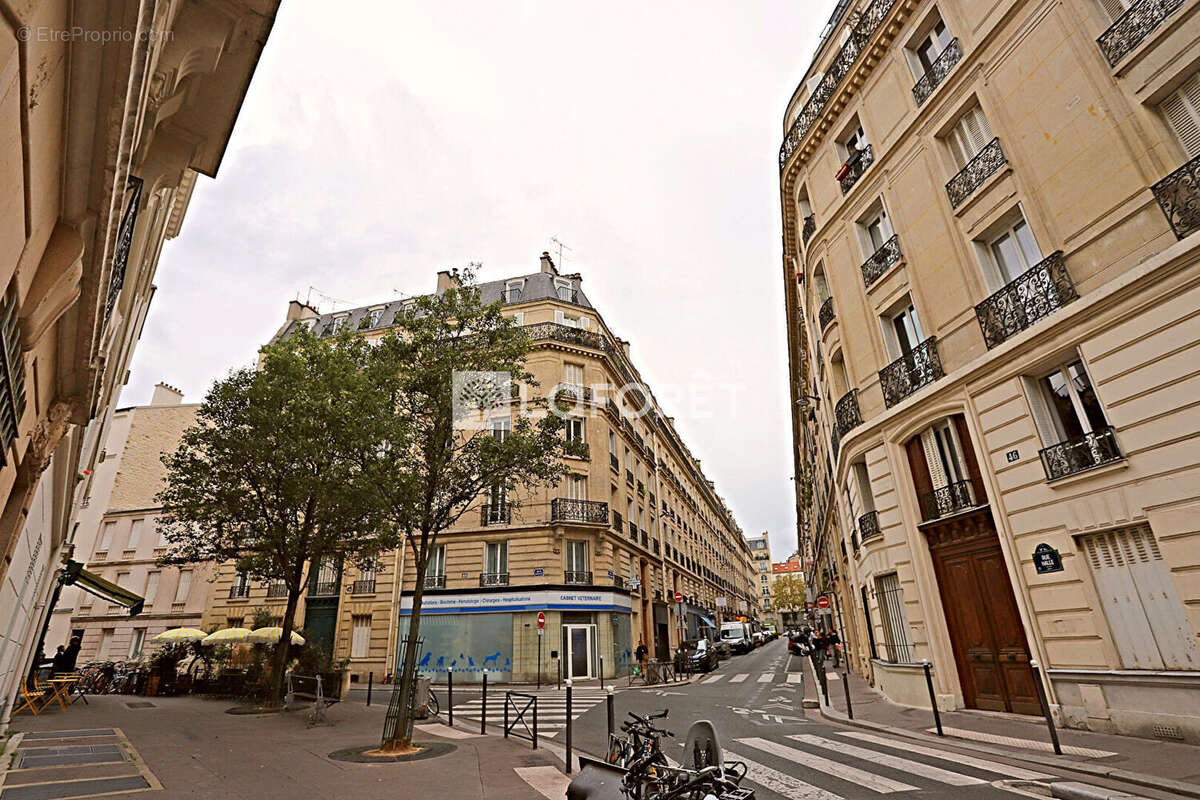Appartement à PARIS-14E