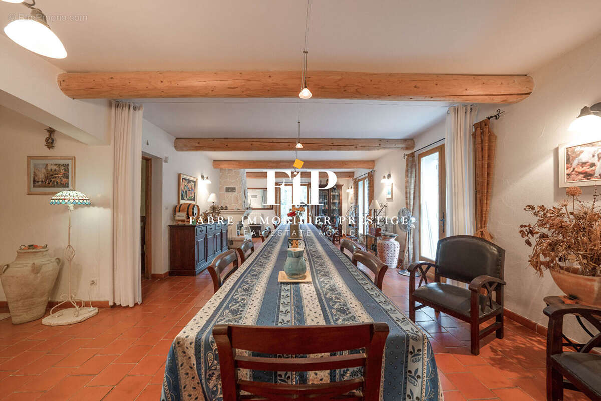 Maison à SAINT-MAXIMIN-LA-SAINTE-BAUME