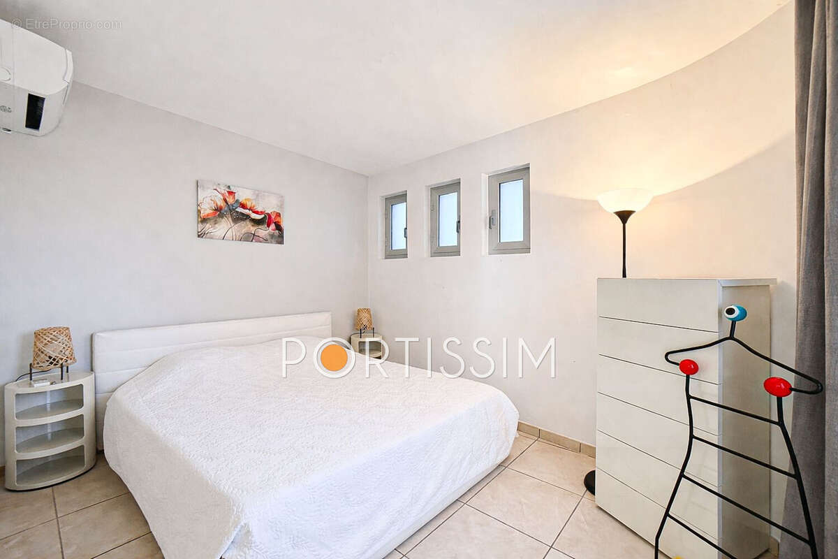 Appartement à SAINT-LAURENT-DU-VAR