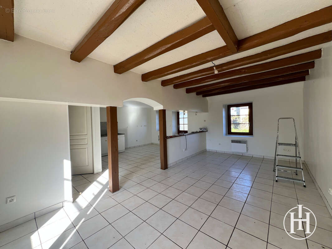 Maison à SAINT-PIERRE-LES-ETIEUX