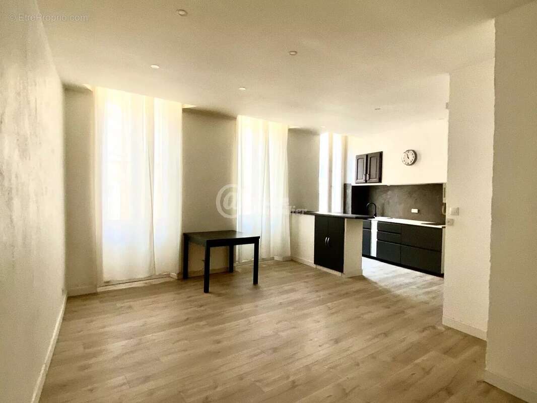 Appartement à MARSEILLE-6E