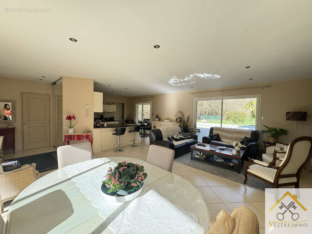 Maison à VARETZ